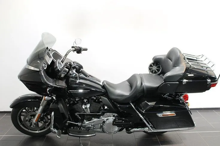 Harley-Davidson FLTRU  Image 5